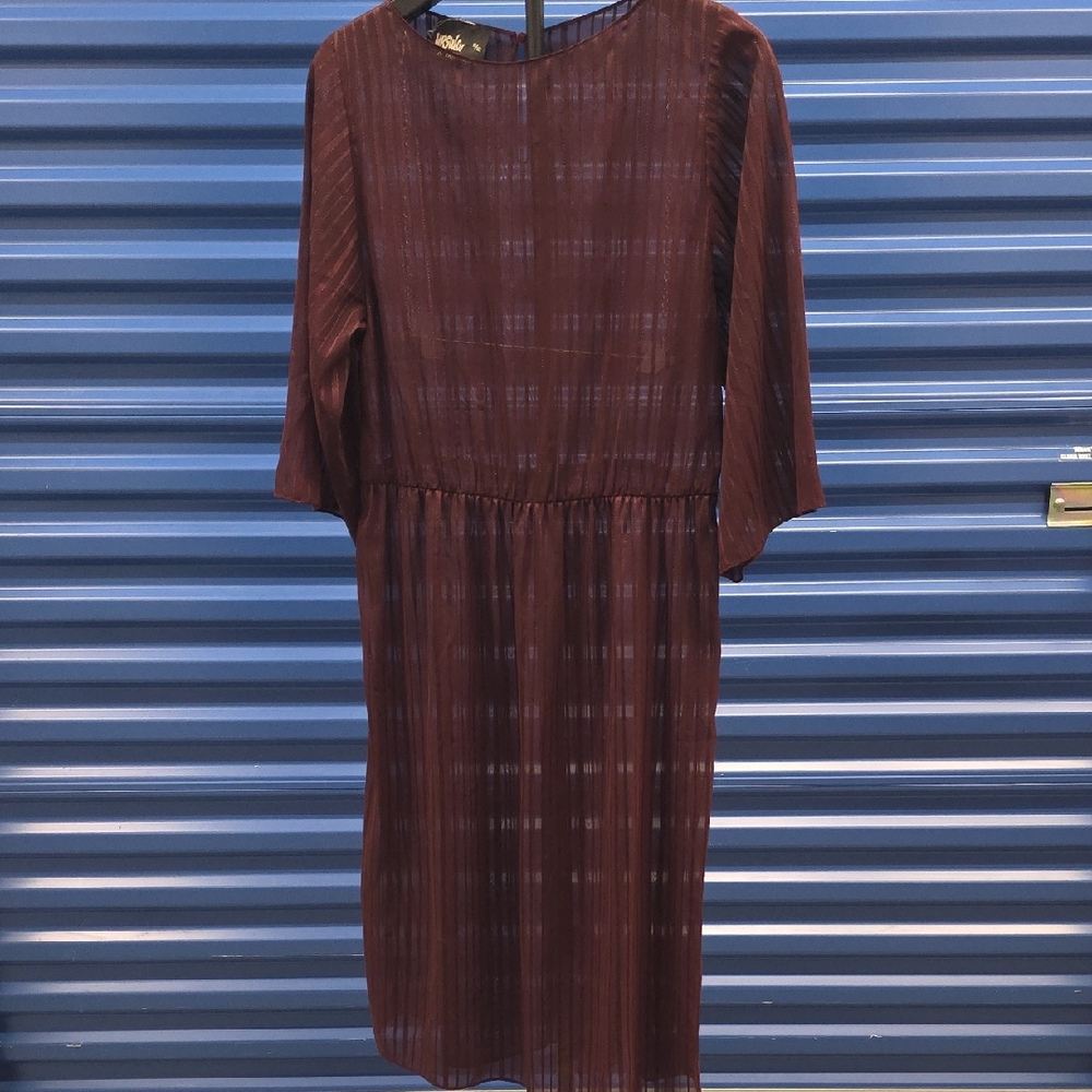 Elegant Burgundy Midi Dress